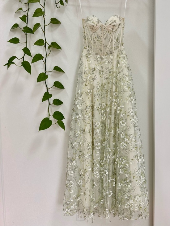 Dresses & Skirts - Floral Embroidered Corset Dress Size 6 Prom Wedding Guest Ivory